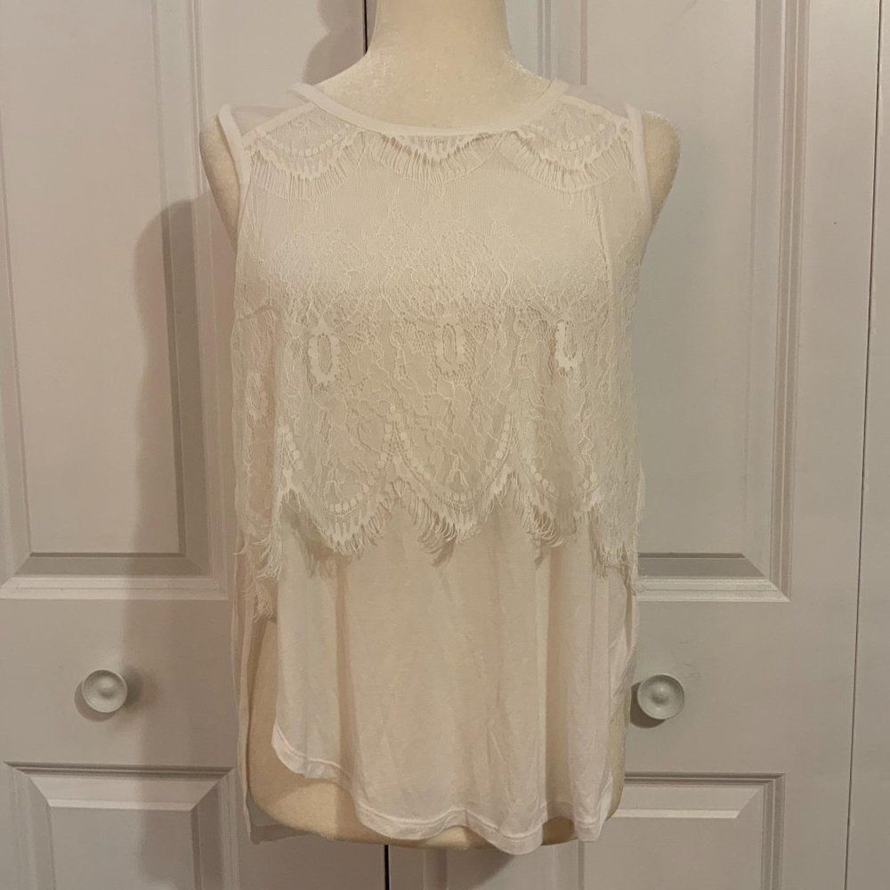 Olive + Oak White Sleeveless Lace Detail Round Neckline Rayon Boho Top Small